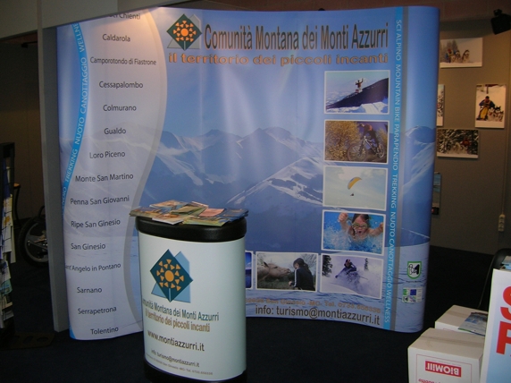 Sarnano si promuove Skipass 2006 con la Comunità Montana dei Monti Azzurri presso lo stand Antartica.