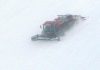 gatto delle nevi mentre batte le piste da sci