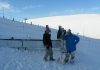 i ragazzi dell'hot ice mentre preparano lo snowpark