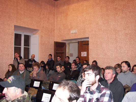 foto pubblico nella sala comunale