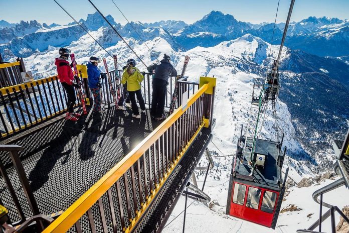 Cortina d'Ampezzo vista dalla Funivia Lagazuoi - Credits: rifugio_lagazuoi