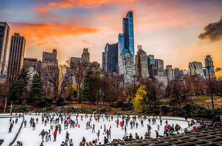 Una pista di pattinaggio su ghiaccio a New York - Credits newyorkertips 