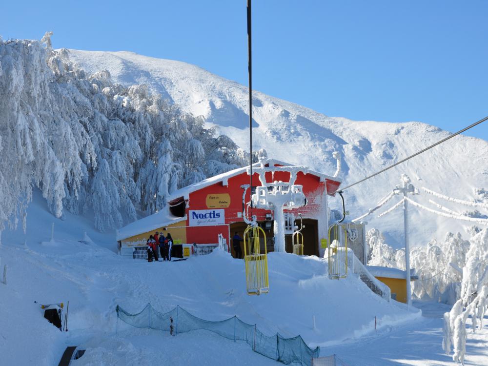 Nella foto si possono vedere come erano i vecchi cestelli dell'impianto del Monte Catria - Credits Monte Catria Impianti Scarl