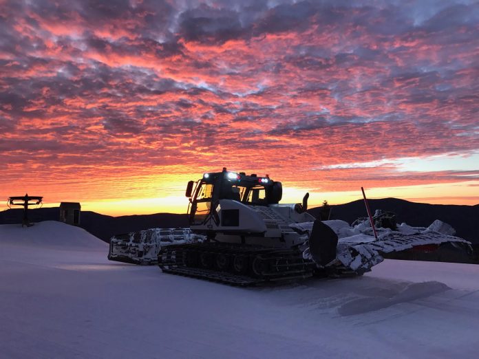 In foto un modello di battipista anche detto gatto delle nevi dell'azienda Prinoth - Credits Prinoth