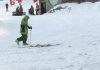 Sulle piste di Avoriaz in Francia, uno sciatore ubriaco da spettacolo - Credits Victoria Edel