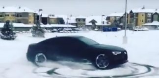 Un pilota professionista ripreso mentre compie dei testacoda sulla neve con un'Audi