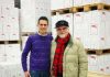 Jonathan Giustozzi [ufficio marketing/commerciale Italia della Distilleria Varnelli] con il conduttore televisivo Patrizio Roversi [trasmissione rai Linea Verde]
