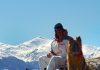 Lorenzo Alesi con Argo (pastore tedesco alsaziano Argo), fotografati da Tania Montani sulla Montagna dei Fiori