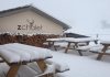 Il rifugio ZChalet a Bolognola durante una nevicata