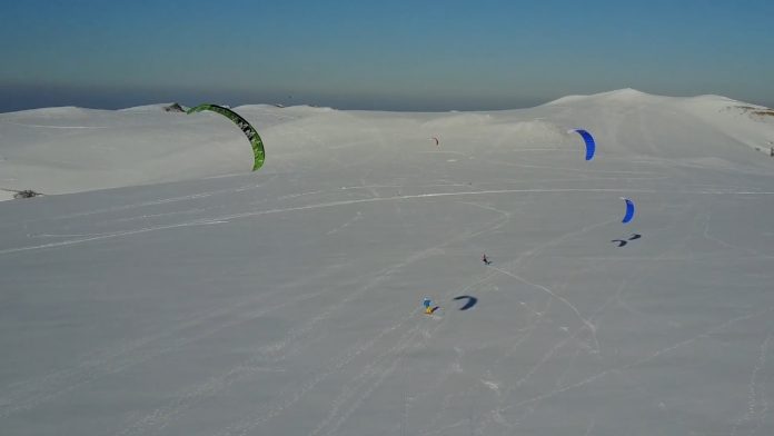 Snowkite ai Piani di Ragnolo visto dal drone di Michele Talamonti