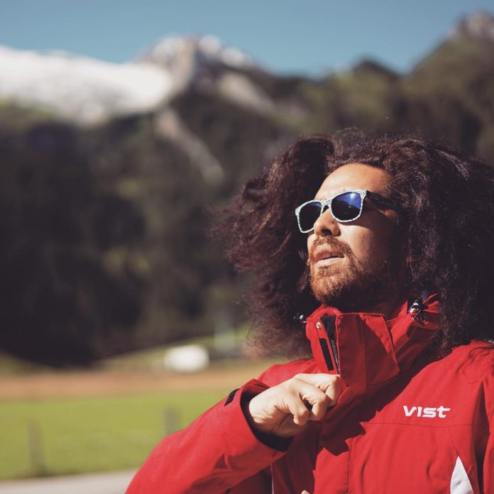 Lo sciatore Kasete Naufahu Skeen del Tonga ski team