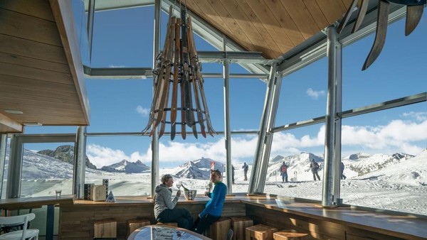 L'interno del Rifugio Panorama 3000 Glacier a Pontedilegno-Tonale - Val di Sole - Trentino