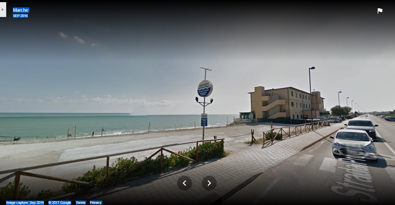 Il tratto di spiaggia a Porto Recanati dove sono scesi gli sciatori
