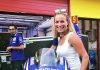 La sciatrice Lara Gut vicino la moto di Valentino Rossi - Credits: Lara Gut