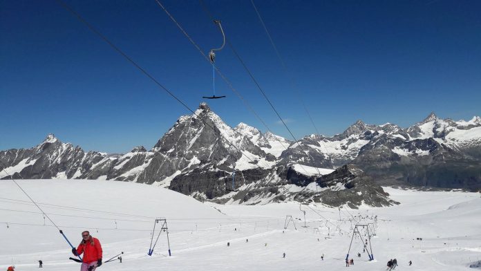 Sci estivo a Cervinia Breuil Valtournenche