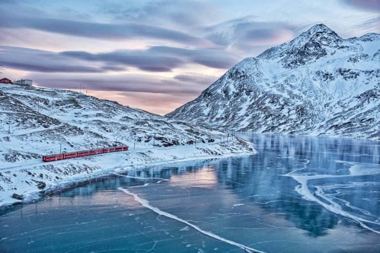 Trenino rosso del Bernina, un viaggio tra Italia e Svizzera