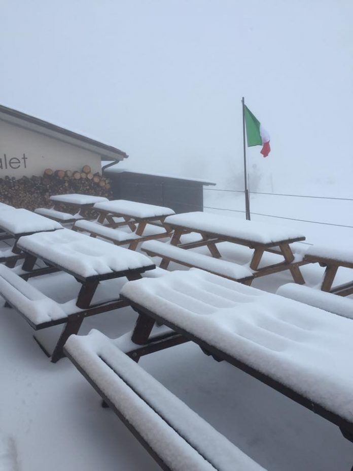 Nevicata in corso a Bolognola