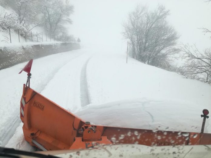 Il video della nevicata in corso al Monte Nerone