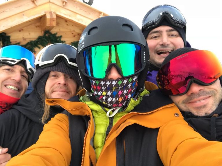 Valentino Rossi sulle piste da sci di Madonna di Campiglio in compagnia di Francesca Sofia Novello