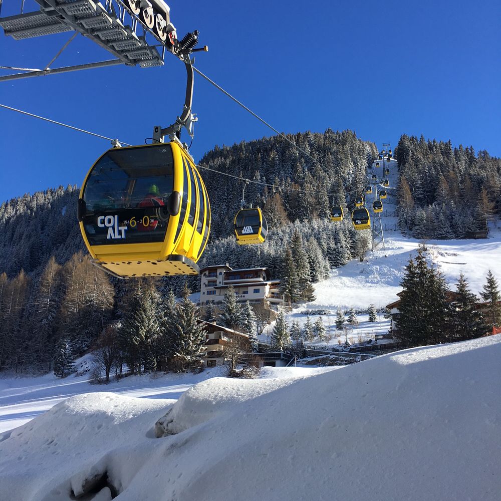 Impianti di risalita moderni: in foto una cabinovia in Alta Badia