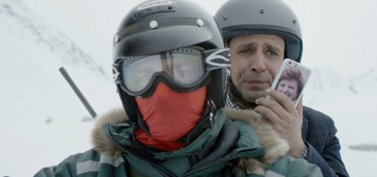 Checco Zalone a Roccaraso, il suo furgone bloccato dalla neve ed il sindaco gli da una mano