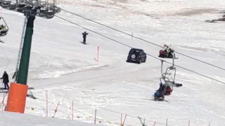 Campitello di Fassa, anziano di 91 anni con la jeep sulla pista da sci del Col Rodella – VIDEO