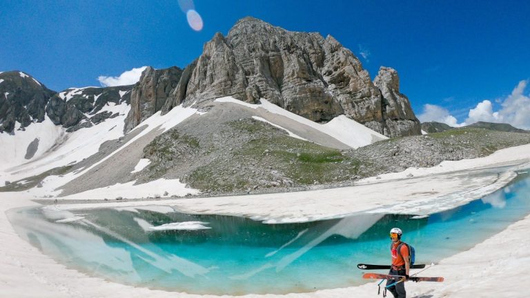 Marche, sci alpinismo estivo dal Monte Vettore al Lago di Pilato