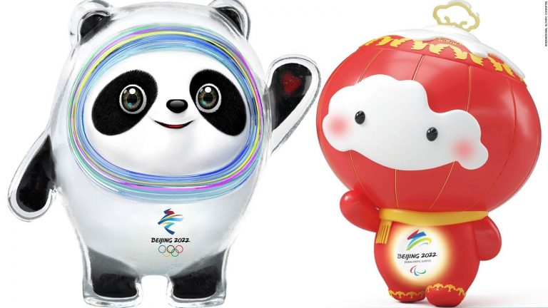 Olimpiadi invernali Pechino 2022, presentate le mascotte Bing Dwen Dwen e Shuey Rhon Rhon
