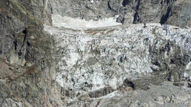 Il ghiacciaio Planpincieux sul Monte Bianco sta avanzando di un metro al giorno