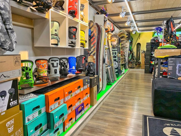 Boardroom, noleggio e manutenzione sci e snowboard a Porto San Giorgio
