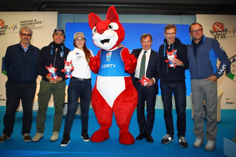 Corty la mascotte dei Mondiali di sci di Cortina d’Ampezzo presentata a Skipass