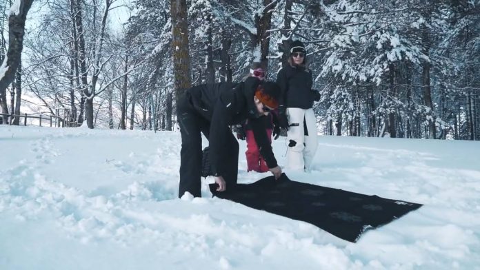 Keep Warm telo termico è utile per sdraiarsi sulla neve