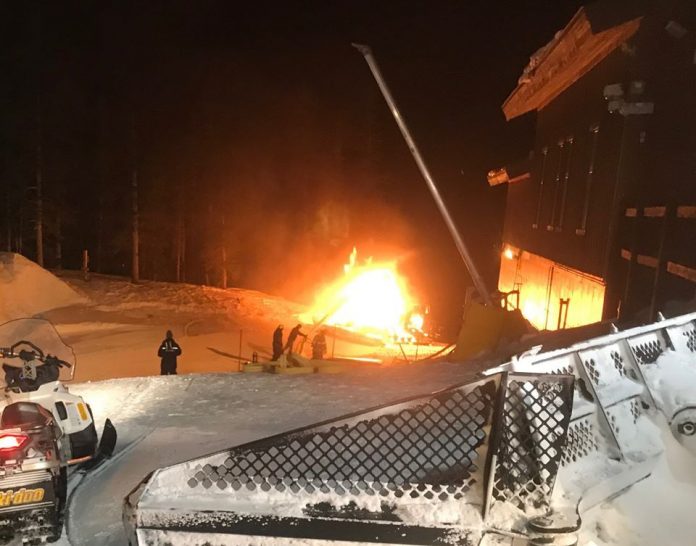 Keystone Ski Resort, gatto delle nevi in fiamme sulla pista da sci