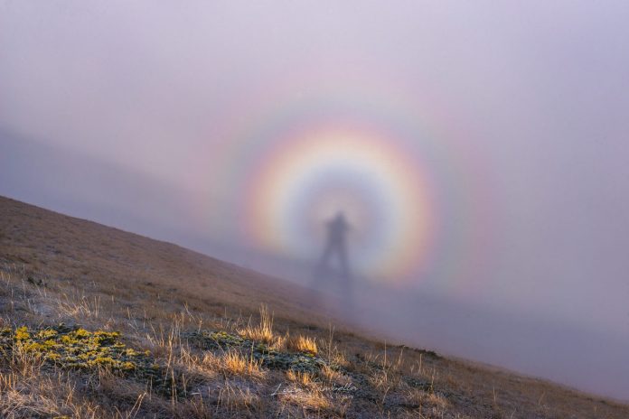 Sarnano, spettro di Brocken a Pizzo Meta e Monte Ragnolo la foto di Luca Tambella