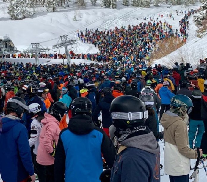 Vail, lunghe code per gli impianti fanno arrabbiare gli sciatori che hanno acquistato lo skipass Epic Pass