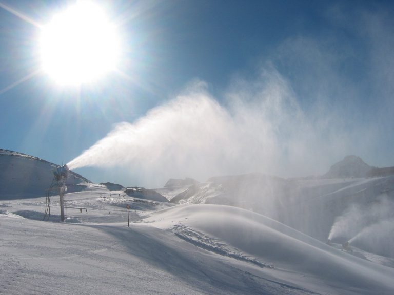 La Thuile, impianti di neve artificiale consumano meno elettricità di quanta ne producono