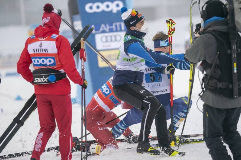 Sci di fondo, Bolshunov impazzisce e colpisce il suo rivale a Lahti guarda il video
