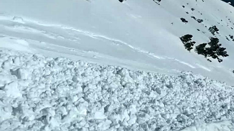 Il video virale del fiume di neve che scende dal Monte Baldo