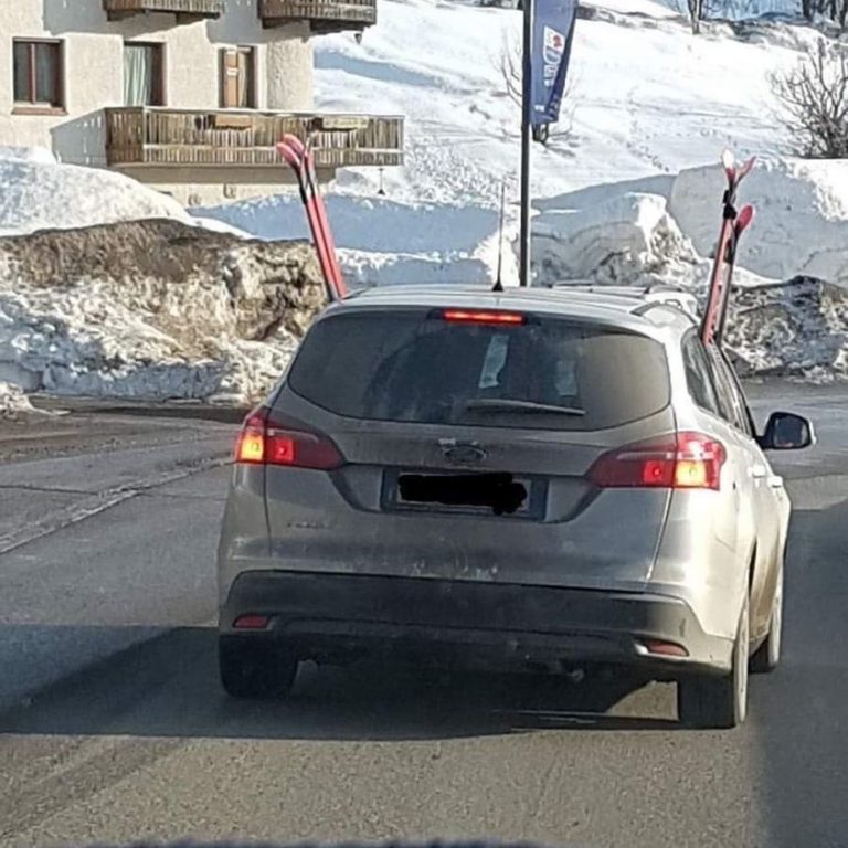 Cortina, con gli sci fuori dal finestrino….si va a comandare