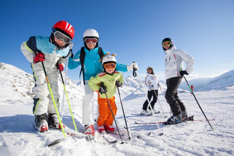 Casco da sci obbligatorio sotto i 18 anni