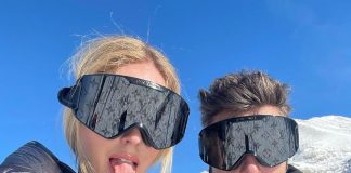 Il selfie di Chiara Ferragni e Fedez con le maschere da sci Louis Vuitton