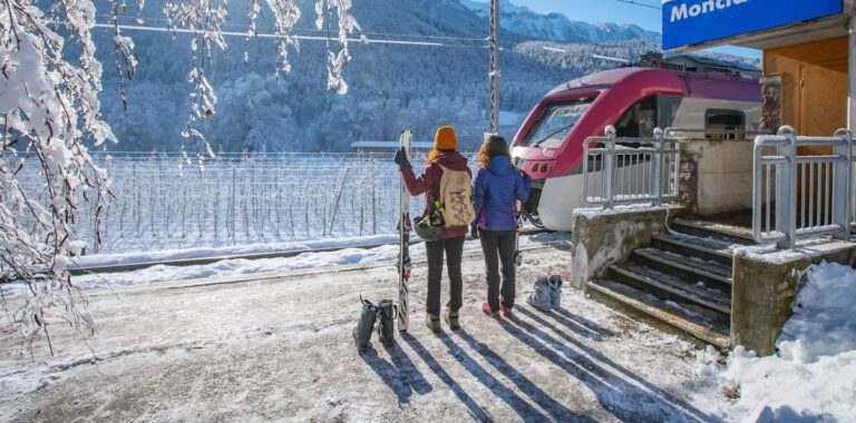 Sciare in treno: come raggiungere le località sciistiche