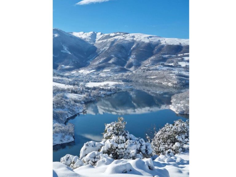 Lago di Fiastra innevato, la foto del giorno di Alexbdj