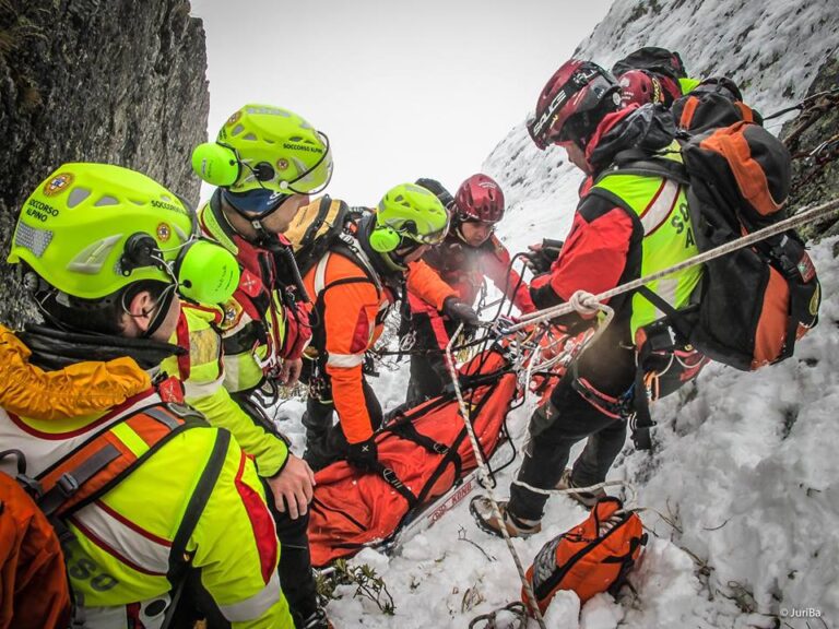 Monti Sibillini, escursionista cade nel bosco salvato dal Soccorso Alpino
