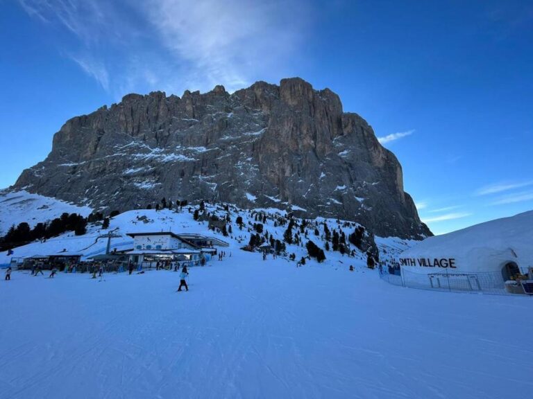 Villaggio Smith fino al 26 febbraio vicino al rifugio Comici in Val Gardena