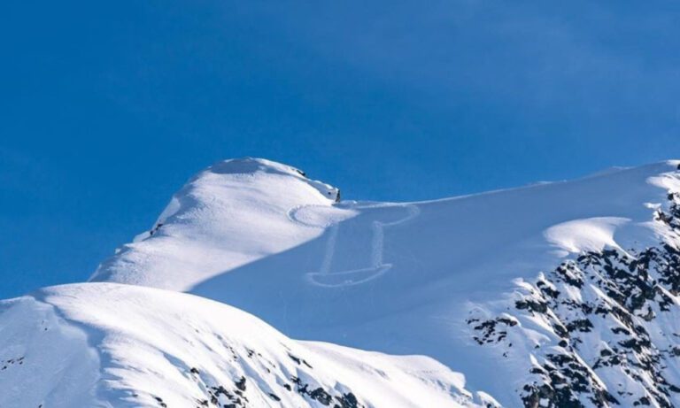 Disegni osceni sulla pista da sci impiegato elicottero per cancellare il fallo