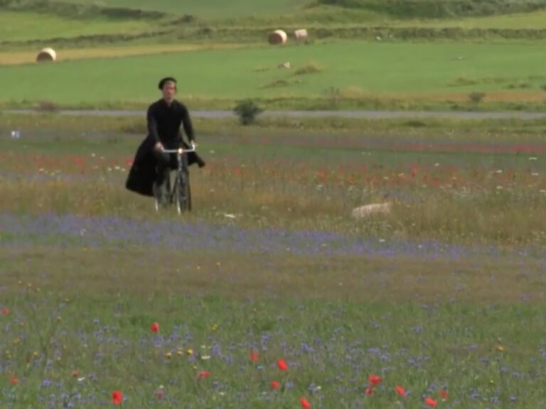 Castelluccio, arriva Don Matteo accesso vietato per la fioritura