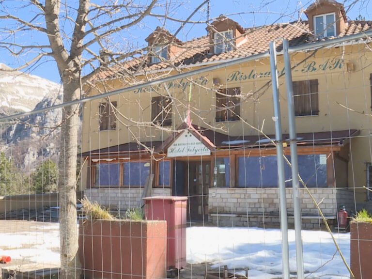 Dopo 3 anni di fermo partita la ricostruzione dell’hotel Felycita a Frontignano di Ussita