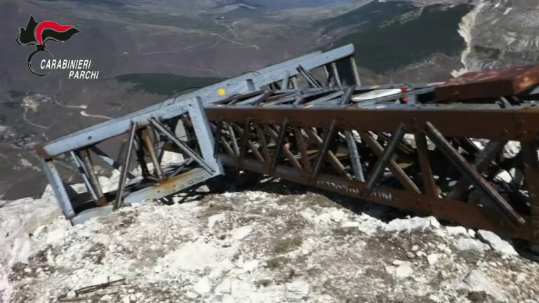 Monti Sibillini, riposizionata la croce sul Monte Bove