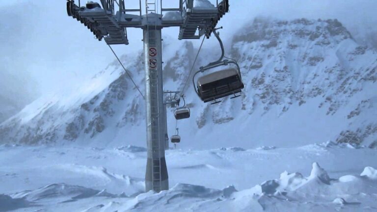Cervinia, danneggiato il cavo di una seggiovia